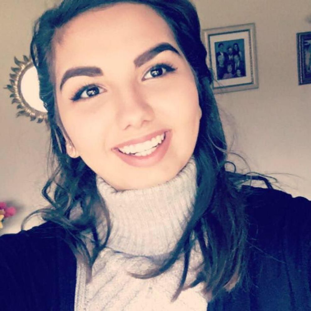 Meet your Posher, Mia